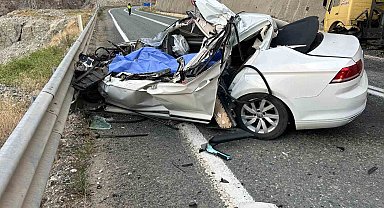Artvin-Erzurum kara yolunda otomobil kamyonla çarpıştı: 1 ölü