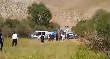 At üstünde dereyi geçmeye çalışırken akıntıya kapılan çoban hayatını kaybetti