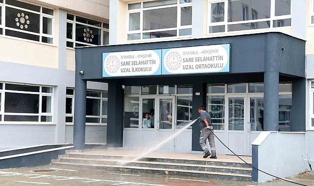 Ataşehir'de okullar temizlenerek yeni eğitim dönemine hazırlanıyor
