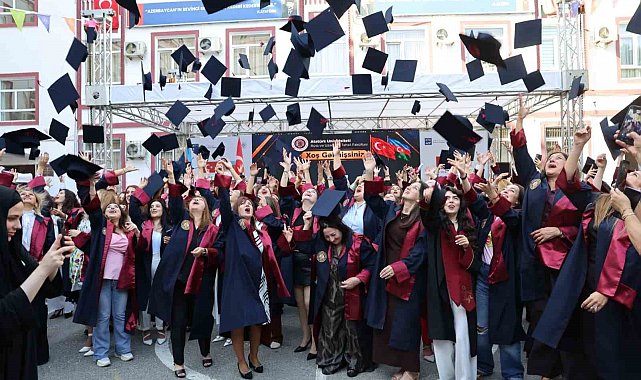 Atatürk Üniversitesi Bakü'de mezuniyet coşkusu yaşadı