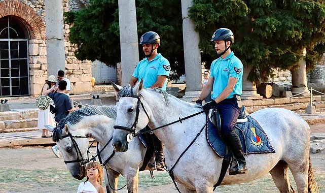 Atlı jandarma birlikleri sahillerde ve turistik bölgelerde görev başında