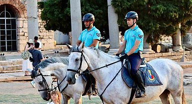 Atlı jandarma birlikleri sahillerde ve turistik bölgelerde görev başında