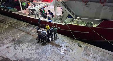 Av yasağının bitmesiyle İstanbul'da sezonun ilk balıkları bu gece avlandı