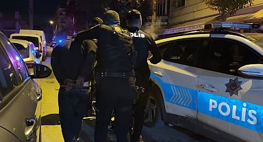 Avcılar'da 'dur' ihtarına uymayan şahıs polis aracına çarparak kaçmaya çalıştı