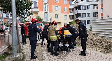 Avcılar'da yaşlı kadın üzerine bastığı rögar kapağının açılmasıyla, 4 metre aşağıya düştü