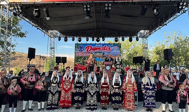 Ayaş Domates Festivali, renkli görüntülerle başladı