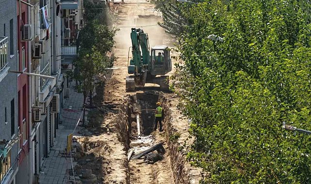 Aydın Büyükşehir Belediyesi'nin Efeler'de altyapı yatırımları sürüyor