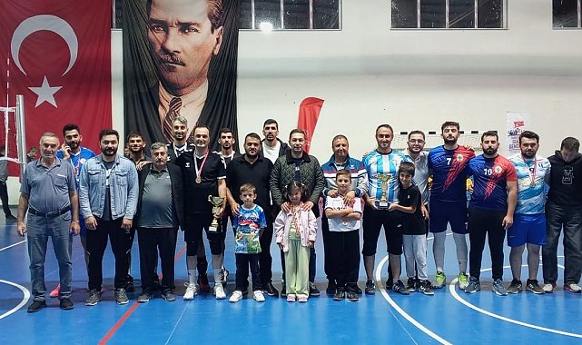 Aydıntepe'de 30 Ağustos Zafer Kupası'nın şampiyonu Yakutiye Gençlik oldu