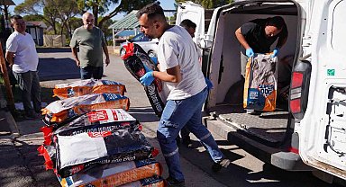 Ayvalık'ta can dostlar için yaklaşık 1 ton mama toplandı
