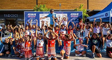 Ayvalık'ta koşu heyecanına çocuklar renk kattı