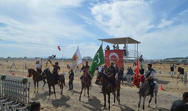 Ayvalık'ta rahvan at yarışlarında 100 at piste çıktı