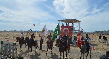 Ayvalık'ta rahvan at yarışlarında 100 at piste çıktı
