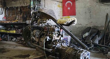 Babası 'olmaz' dedi o ikna etti, araba motorundan motosiklet yaptı