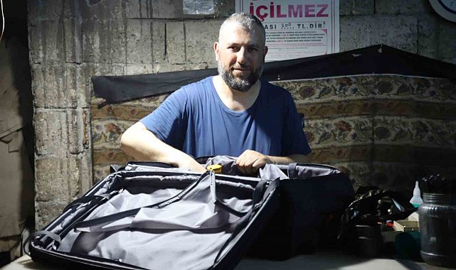 Babasından devraldığı çanta tamirciliğini 30 yıldır sürdürüyor
