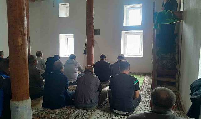 Babullu Köyü Gazi Camii'nde 50 yılın ardından Cuma namazı kılındı