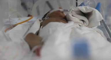 Bağırsak ameliyatıyla sağlığına kavuşan bin 300 gramlık Suriyeli prematüre bebeğin babasından Türkiye'ye övgü dolu sözler