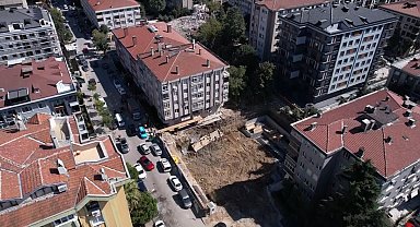 Bahçelievler'de 5 katlı binanın istinat duvarı çöktü