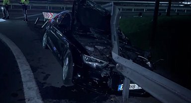 Bahçelievler'de virajı alamayan otomobil bariyere çarptı: 1 yaralı