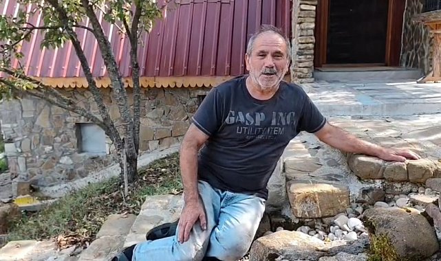 Bahçesine gelen tilki ile dost oldu