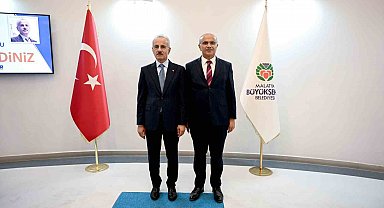 Bakan Abdulkadir Uraloğlu'ndan Büyükşehir Belediyesi'ne ziyaret
