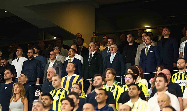 Bakan Bak, Fenerbahçe - Beşiktaş derbisini takip etti