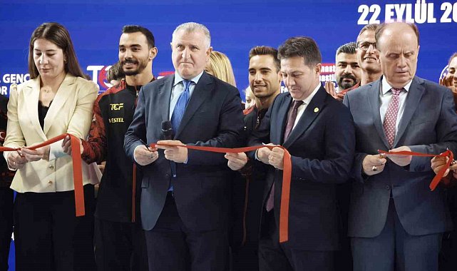 Bakan Bak: "TCF artık kirada değil, kendisine ait bir binada antrenmanları takip edebilecek"