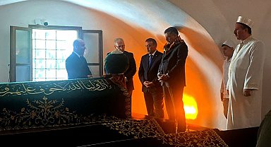 Bakan Çiftçi, Şeyh Edebali Türbesi'ni ziyaret etti