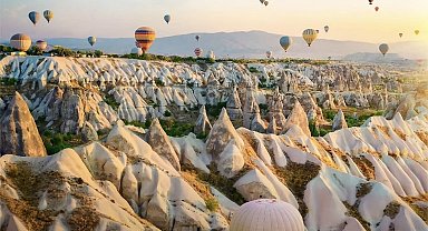 Bakan Ersoy Dünya Turizm Günü'nü Kapadokya görseliyle kutladı