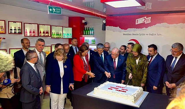 Bakan Güler Kızılay Maden Suyu'nun 100. yıl pastasını kesti