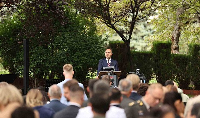 Bakan Kacır, Almanya'nın Kuzey Ren-Vestfalya Eyaleti Başbakanı Wüst ile bir araya geldi