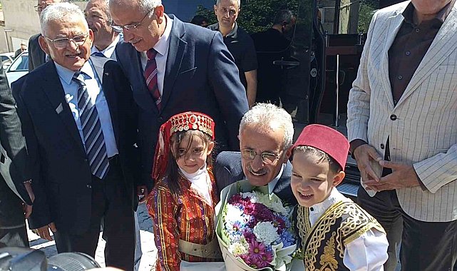 Bakan Uraloğlu, "En iyi yaptığımız iş insanların gönlüne köprü kurmak"