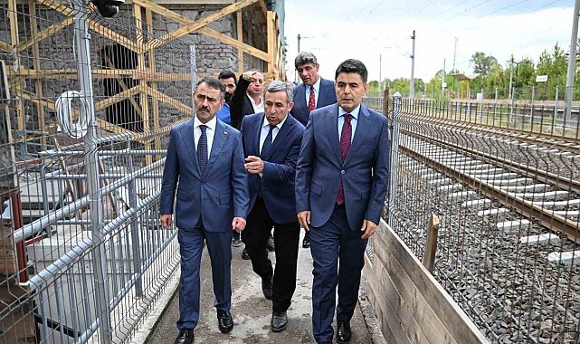 Bakan Yardımcısı Boyraz, tarihi garda restorasyon çalışmarını inceledi