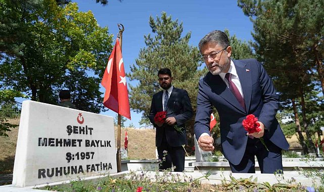 Bakan Yumaklı, Erzurum'da Gaziler Günü programına katıldı