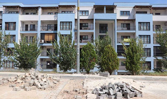 Bakanlığın yaptığı toplu konutlar belediyeden yol bekliyor