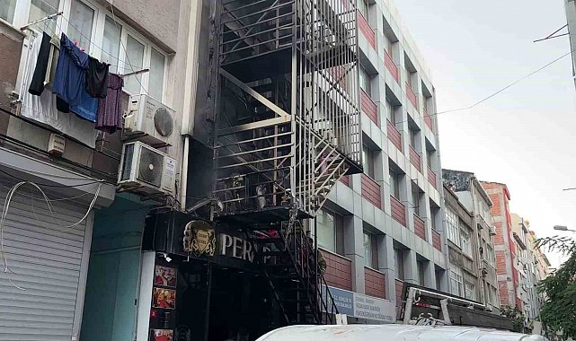 Bakırköy'de 6 katlı otelde yangın: 12 yaralı