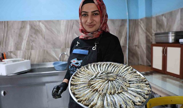 Balığa kadın eli değdi: Kentin tek ustası, siparişlere yetişmeye çalışıyor