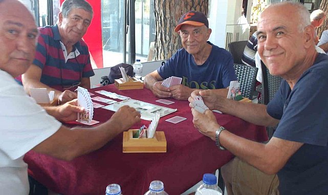 Balıkesir'de briçte Zafer Kupası düzenlendi