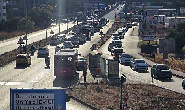 Bandırma'da trafik yoğunluğu sürücülere zor anlar yaşatıyor