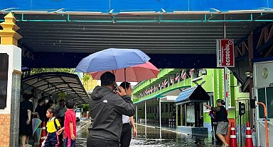 Bangkok'u sel vurdu: 50 ilçenin tamamı afet bölgesi ilan edildi