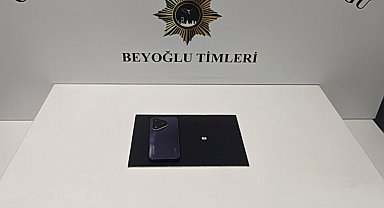 Bankta unutulan cep telefonunu çaldı