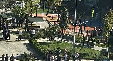 Başakşehir'de iki kişi sokak ortasında silahlı saldırıya uğradı. Olay yerine çok sayıda polis ekibi ve sağlık ekipleri sevk edildi. Yaralılar sağlık ekiplerinin ilk müdahalesinin ardından hastaneye kaldırıldı.
