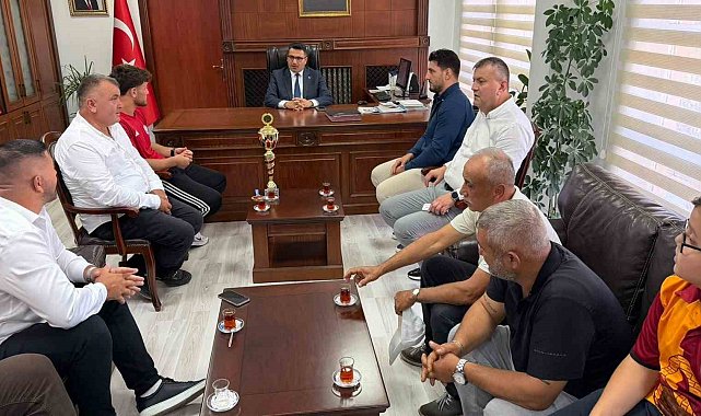 Başarılı güreşçiler Kaymakam Köksal'ı ziyaret etti