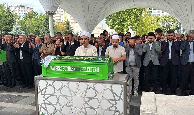 Başına kaya parçası düşmesi sonucu hayatını kaybeden bebek toprağa verildi