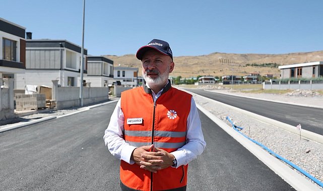 Başkan Çolakbayrakdar: "Yatay mimariyle gelişen Ertuğrulgazi'ye konforlu ulaşım kazandırıyoruz"