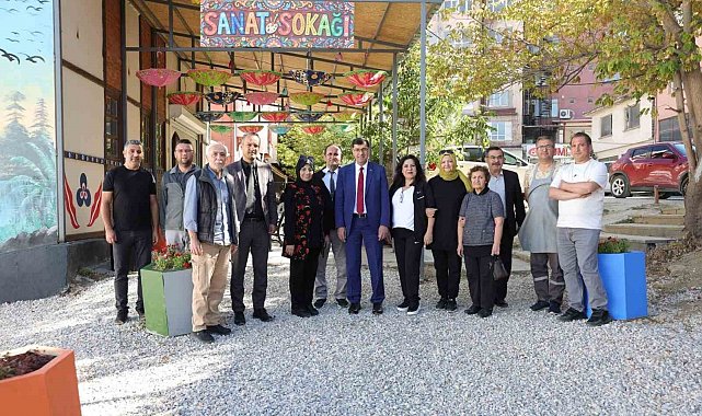 Başkan Kahveci, Sanat Sokağı'nda incelemelerde bulundu