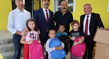 Başkan Kepenek öğrencilerle buluştu ve çantalarını hediye etti