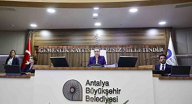 Başkan Vekili Özdemir: "Antalya'ya milyar milyar liralık yatırımlar yapıyoruz"