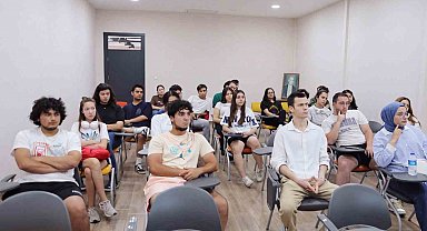 Başkan Yetişkin'den gençlere rehberlik desteği