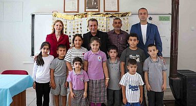 Başkan Yetişkin'den minik öğrencilere ilk gün sürprizi