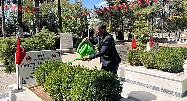 Başsavcı Tuncay'dan şehit Ömer Halisdemir'in kabrine ziyaret